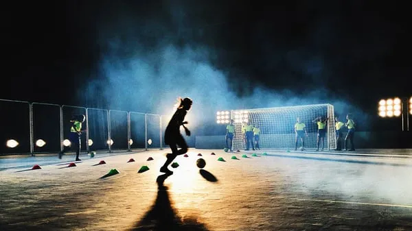 Fotbollsfredag flyttar in!